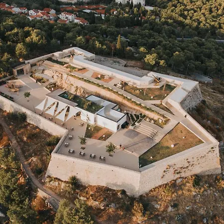 Sekula Σίμπενικ